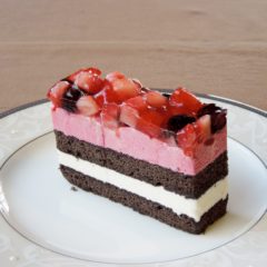 苺とブルーベリー ケーキ
