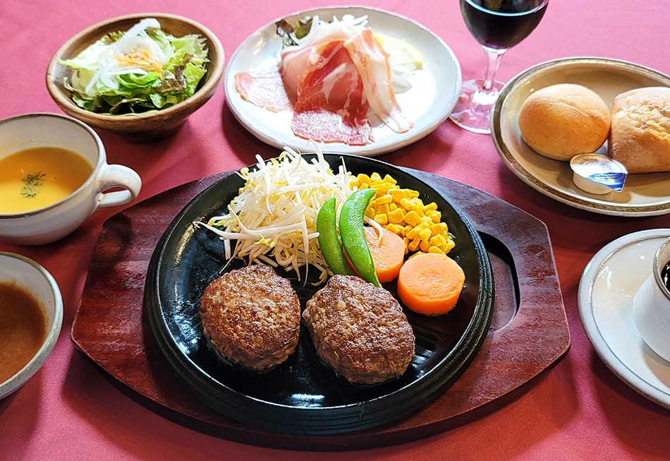 黒毛和牛ハンバーグコース。福岡県の宗像市と福津市にあるレストランハイポーです